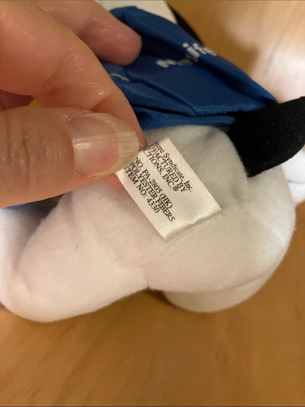 MetLife Promotional Beagle Scout Snoopy Plush with Working Backpack - Picture 6 of 10